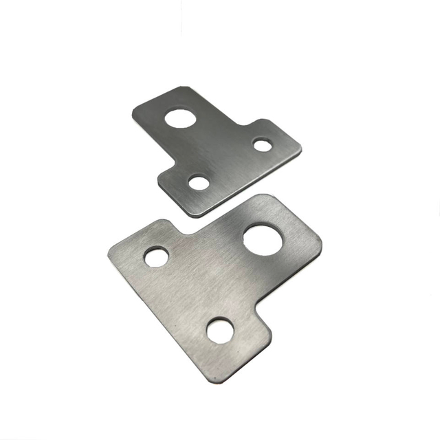 Hoge precisie lasersnijden aluminium oppervlak geborsteld beugel stempelen onderdelen