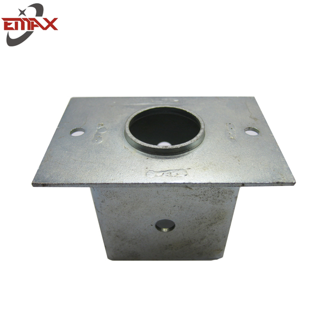 Metalen grondpaalbasisplaat met bout voor veilige installatie en ondersteuning