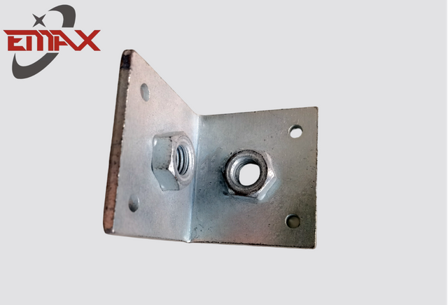 Robuuste gegalvaniseerde L-vormige stalen hoekbeugels voor meubelmontage